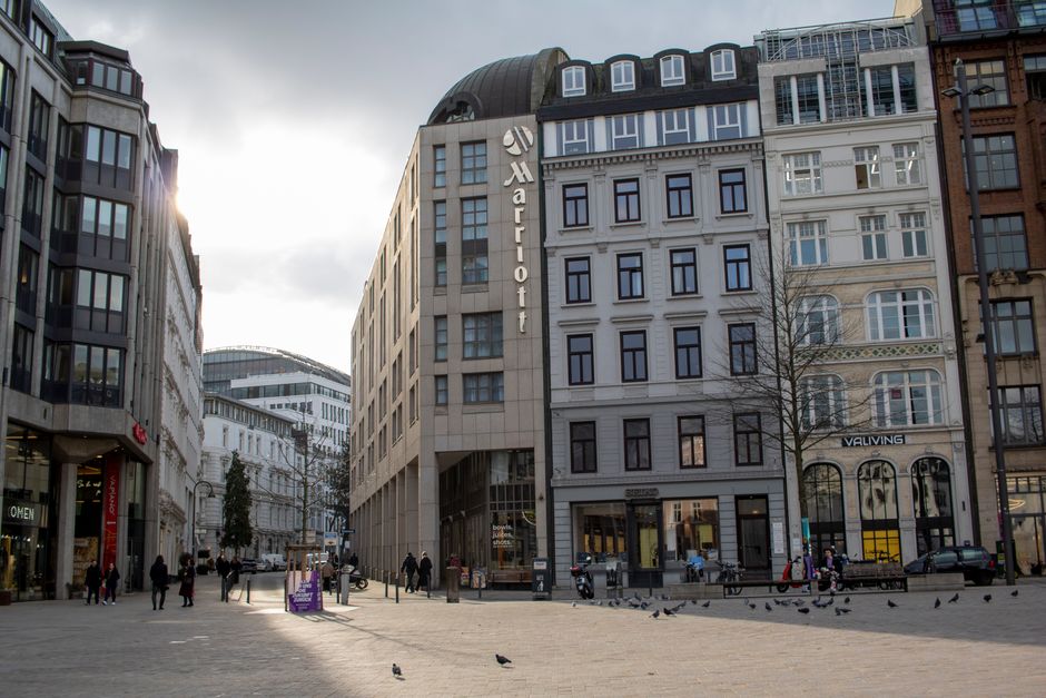 A bustling afternoon scene at Gänsemarkt square in downtown Hamburg with iconic architecture.