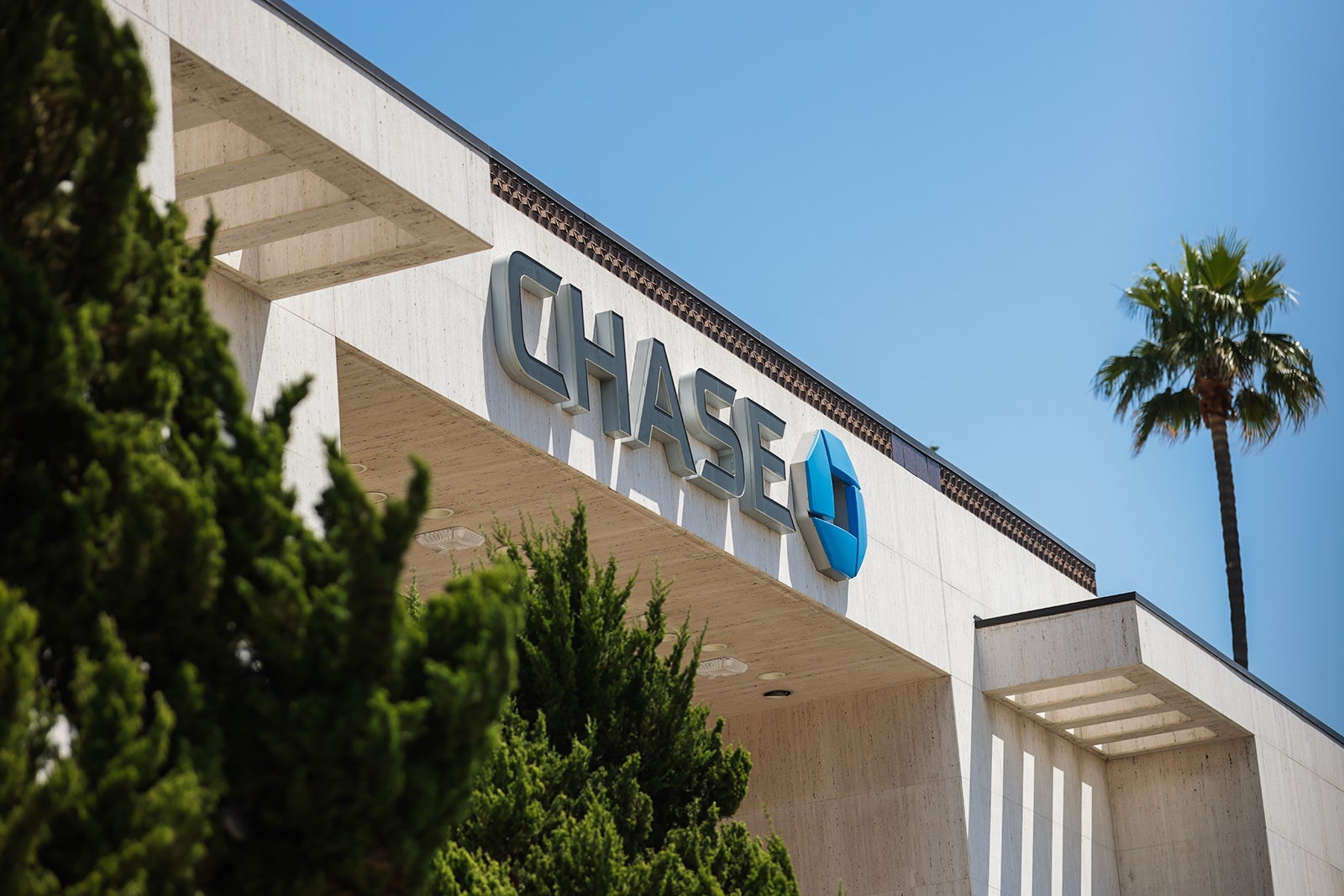 Chase Freedom Flex: 5% categories, no foreign fees, $250 bonus