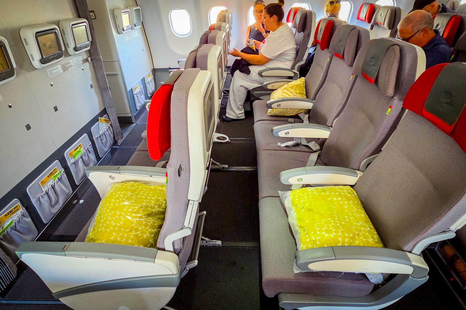 TAP's Neighbor-Free Economy Prime Delivers Comfort for Budget Travelers