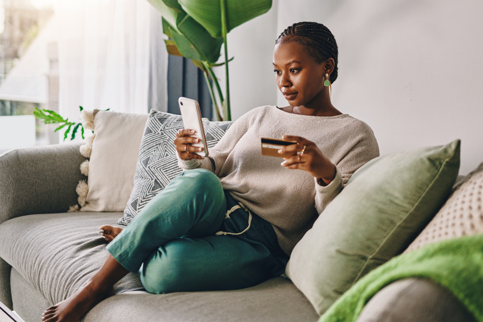 Premium Credit Cards Compared: Annual Fees, Earning, and Benefits